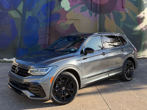 Used 2022 Volkswagen Tiguan SE R-Line image 1