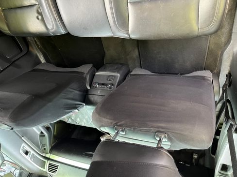 Used 2013 Ford Explorer XLT image 2