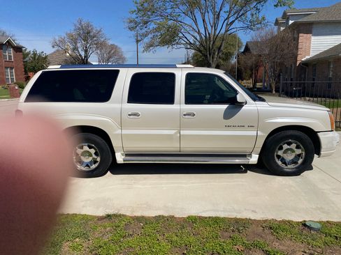Used 2006 Cadillac Escalade ESV AWD image 2