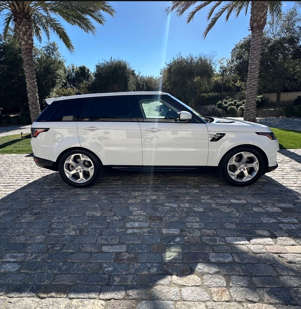 Used 2019 Land Rover Range Rover Sport HSE AWD/4WD image 1