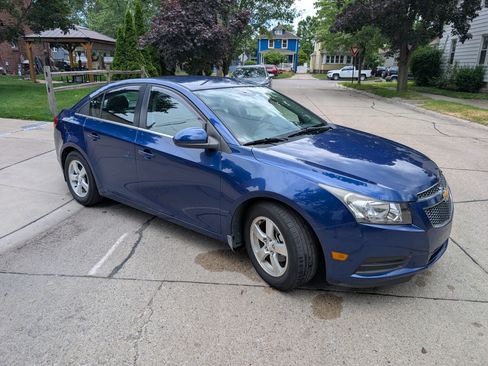 Used 2013 Chevrolet Cruze LT FWD image 2