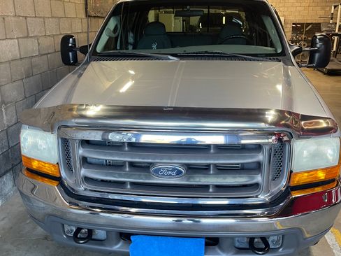Used 2001 Ford F350 2WD Crew Cab Super Duty image 2