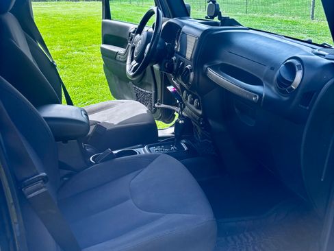 Used 2018 Jeep Wrangler Unlimited Sport S AWD/4WD image 6