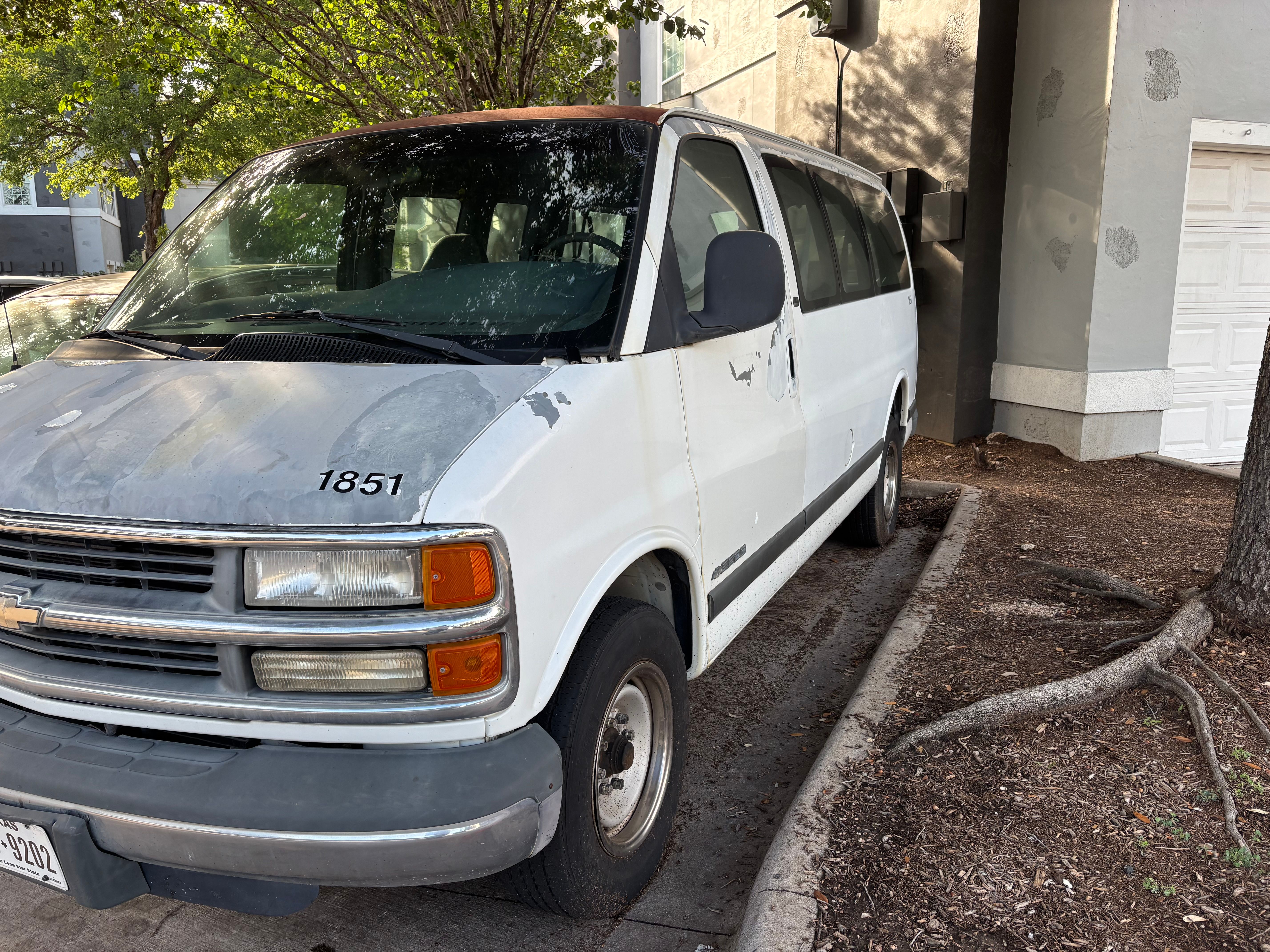 Used 2000 Chevrolet Express 2500 Passenger w/ LS Preferred Equipment Group RWD image 4