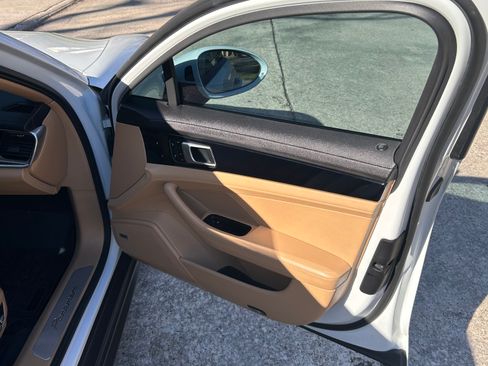Used 2018 Porsche Panamera image 9