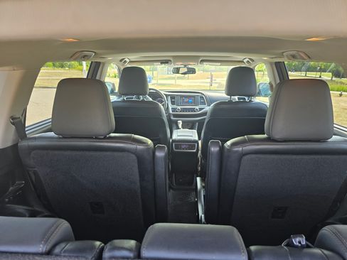 Used 2014 Toyota Highlander XLE AWD/4WD image 14