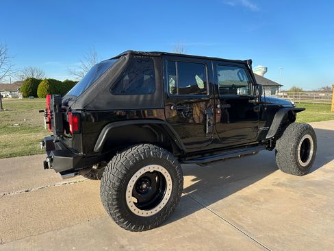 Used 2012 Jeep Wrangler Unlimited Rubicon AWD/4WD image 6