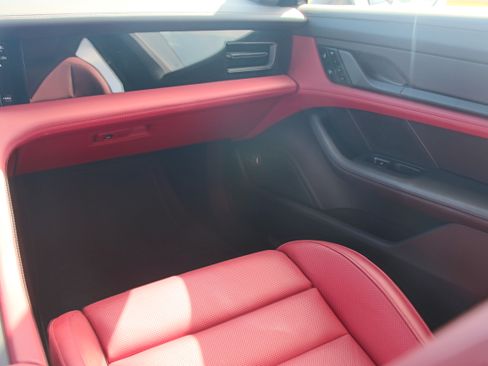 Used 2021 Porsche Taycan 4S image 21