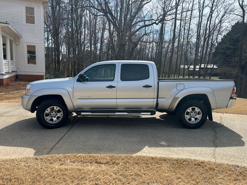 Used 2011 Toyota Tacoma PreRunner w/ SR5 Pkg #2 image 1
