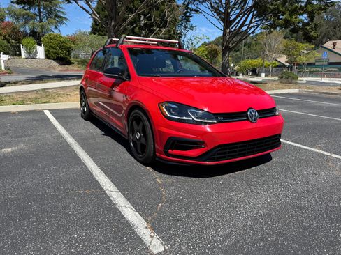 Used 2018 Volkswagen Golf 4-Door image 1