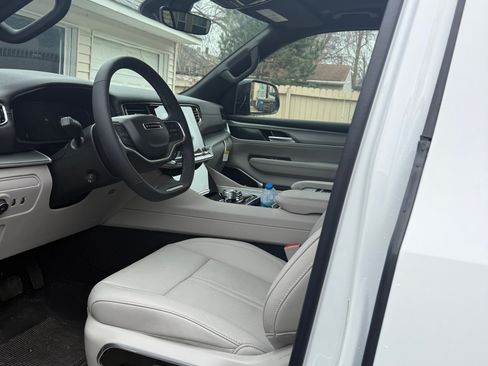 Used 2025 Jeep Wagoneer Series II image 5