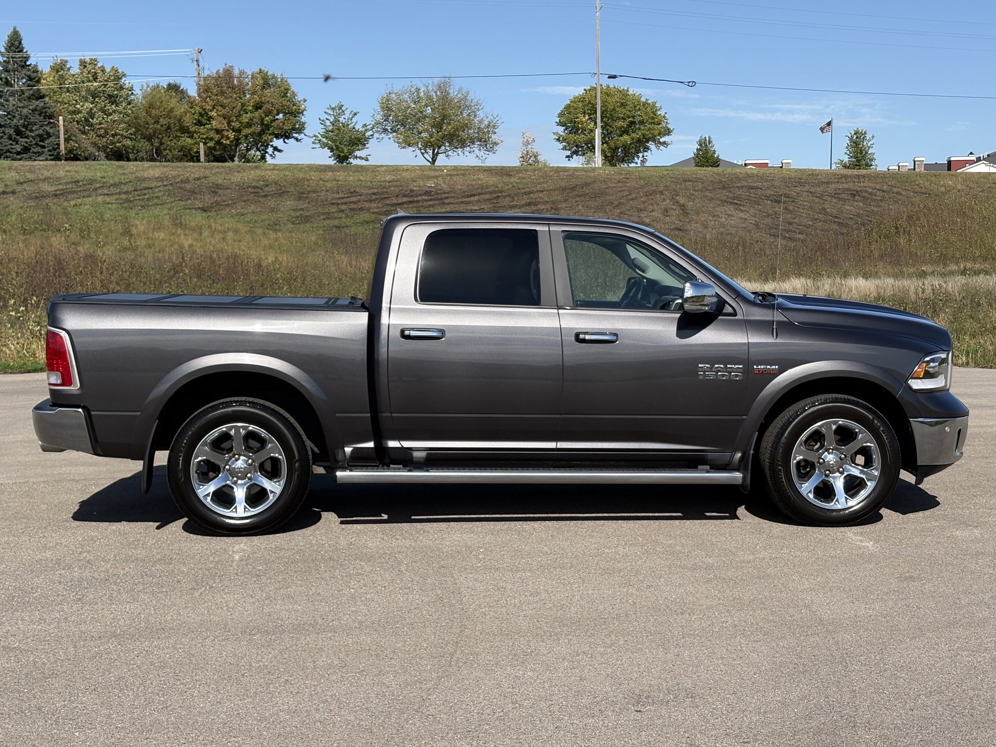 Used 2017 RAM 1500 Laramie w/ Convenience Group AWD/4WD image 11