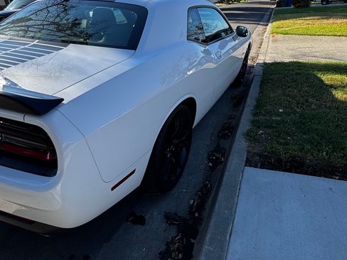 Used 2017 Dodge Challenger R/T Plus image 9
