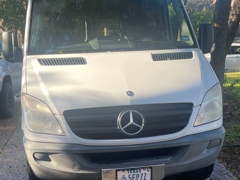 Used 2011 Mercedes-Benz Sprinter 2500 image 1