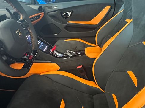 Used 2023 Lamborghini Huracan Tecnica image 10