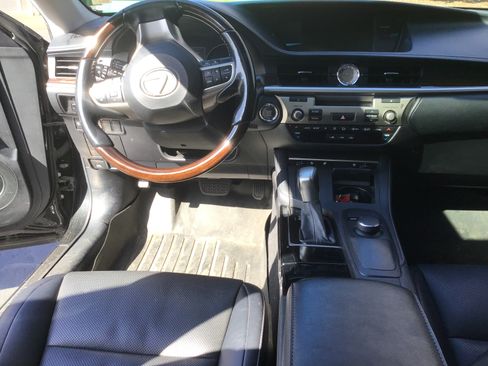 Used 2017 Lexus ES 350 image 2