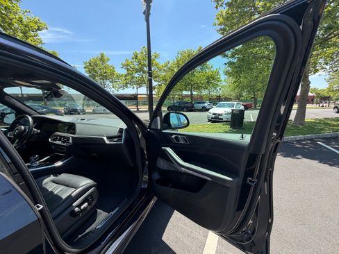 Used 2021 BMW X5 M50i w/ Executive Package AWD/4WD image 11