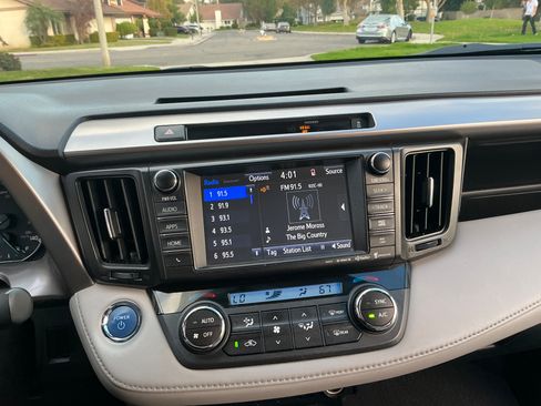 Used 2016 Toyota RAV4 XLE image 16