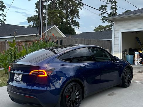 Used 2023 Tesla Model Y Performance AWD/4WD image 16