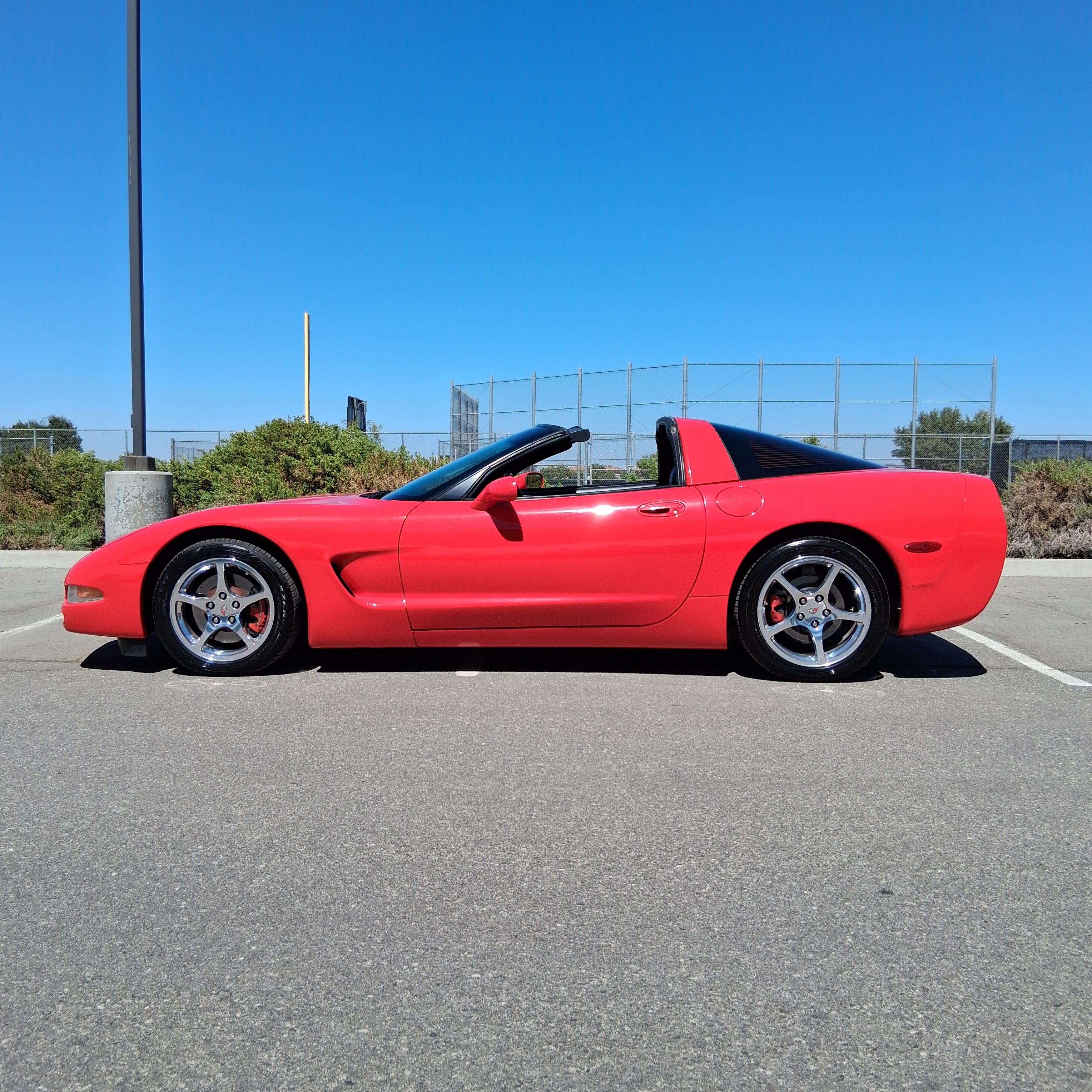 Used 2002 Chevrolet Corvette Coupe RWD image 10