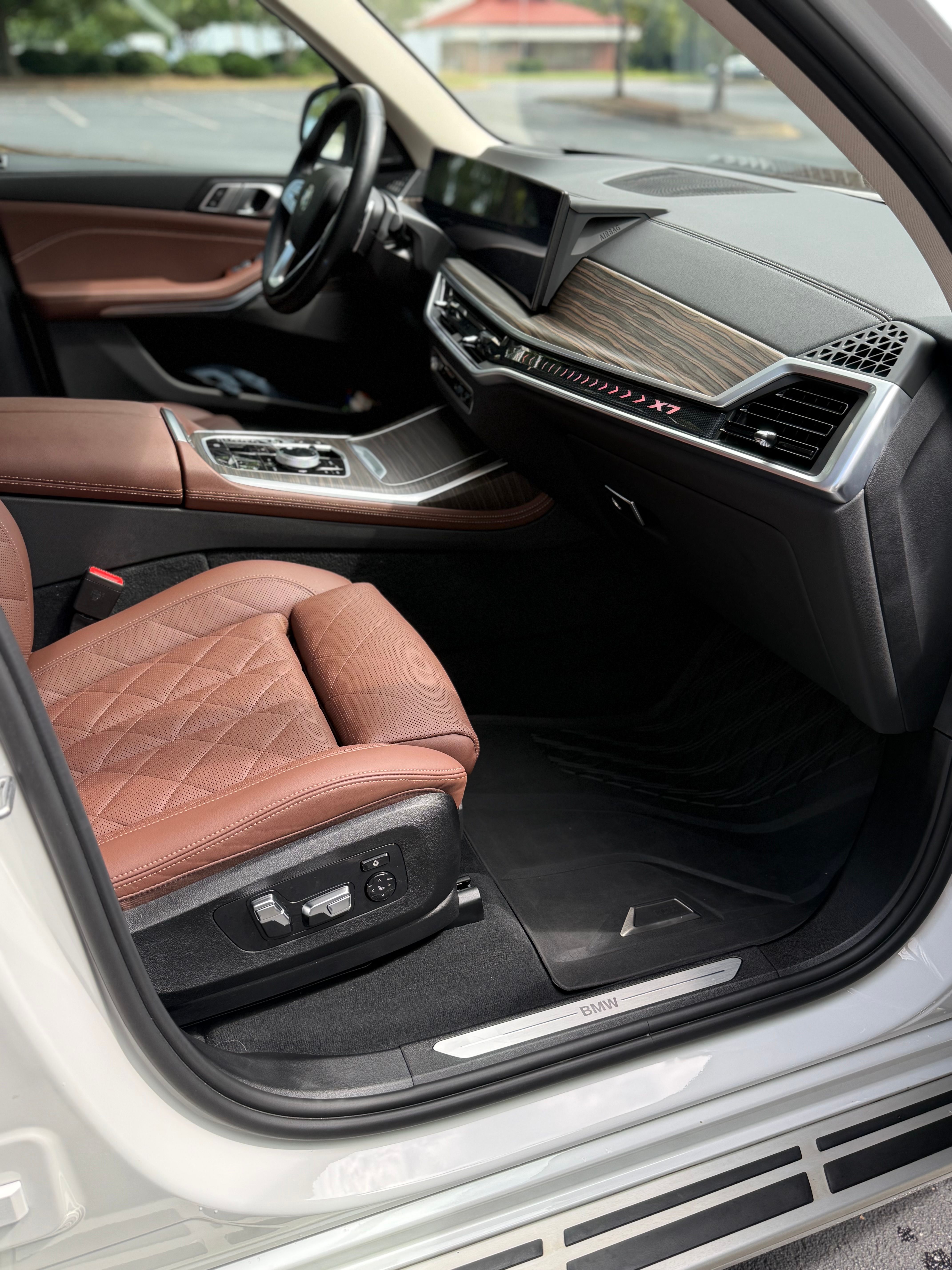 Used 2023 BMW X7 xDrive40i w/ Executive Package AWD/4WD image 9