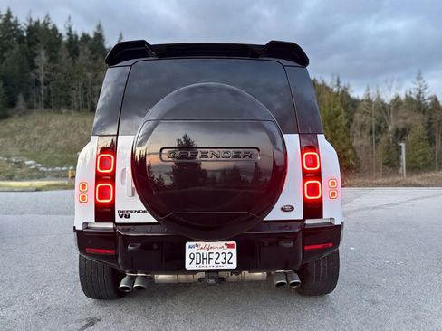 Used 2022 Land Rover Defender 90 image 24