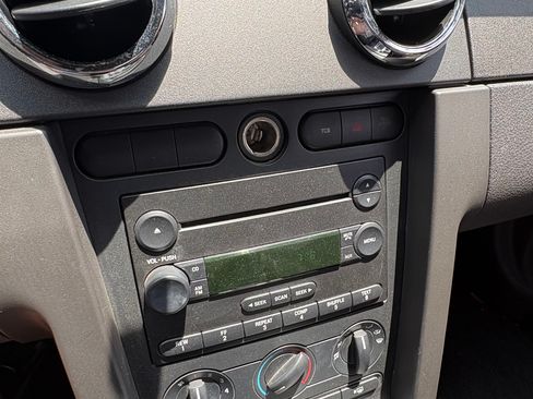 Used 2006 Ford Mustang Convertible RWD image 11