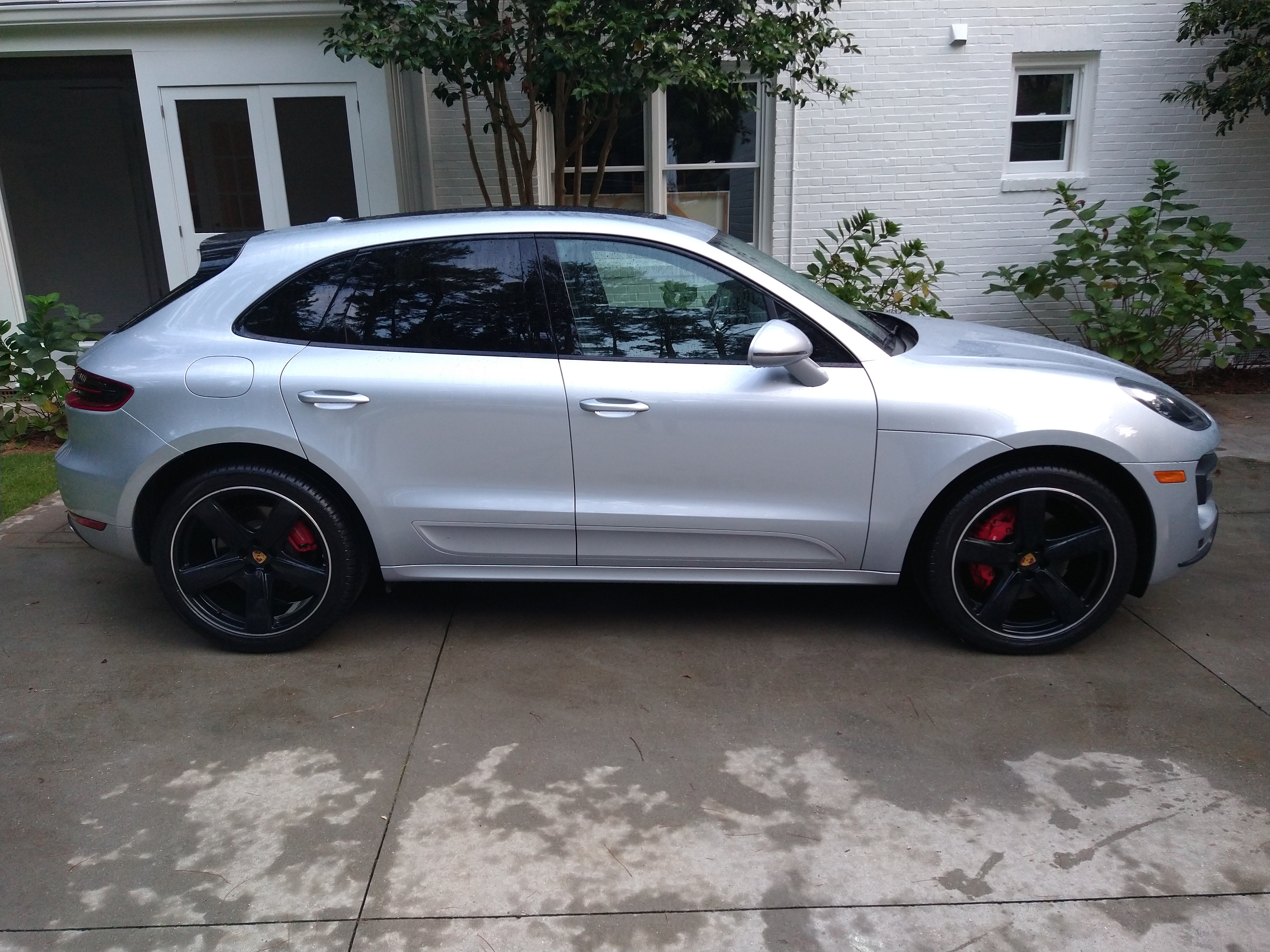 Used 2017 Porsche Macan Turbo AWD/4WD image 2