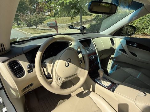 Used 2014 INFINITI QX50 Journey w/ Premium Package RWD image 17