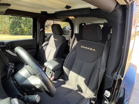 Used 2015 Jeep Wrangler Sahara image 15