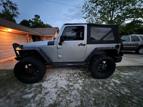 Used 2013 Jeep Wrangler Sport w/ Connectivity Group image 9