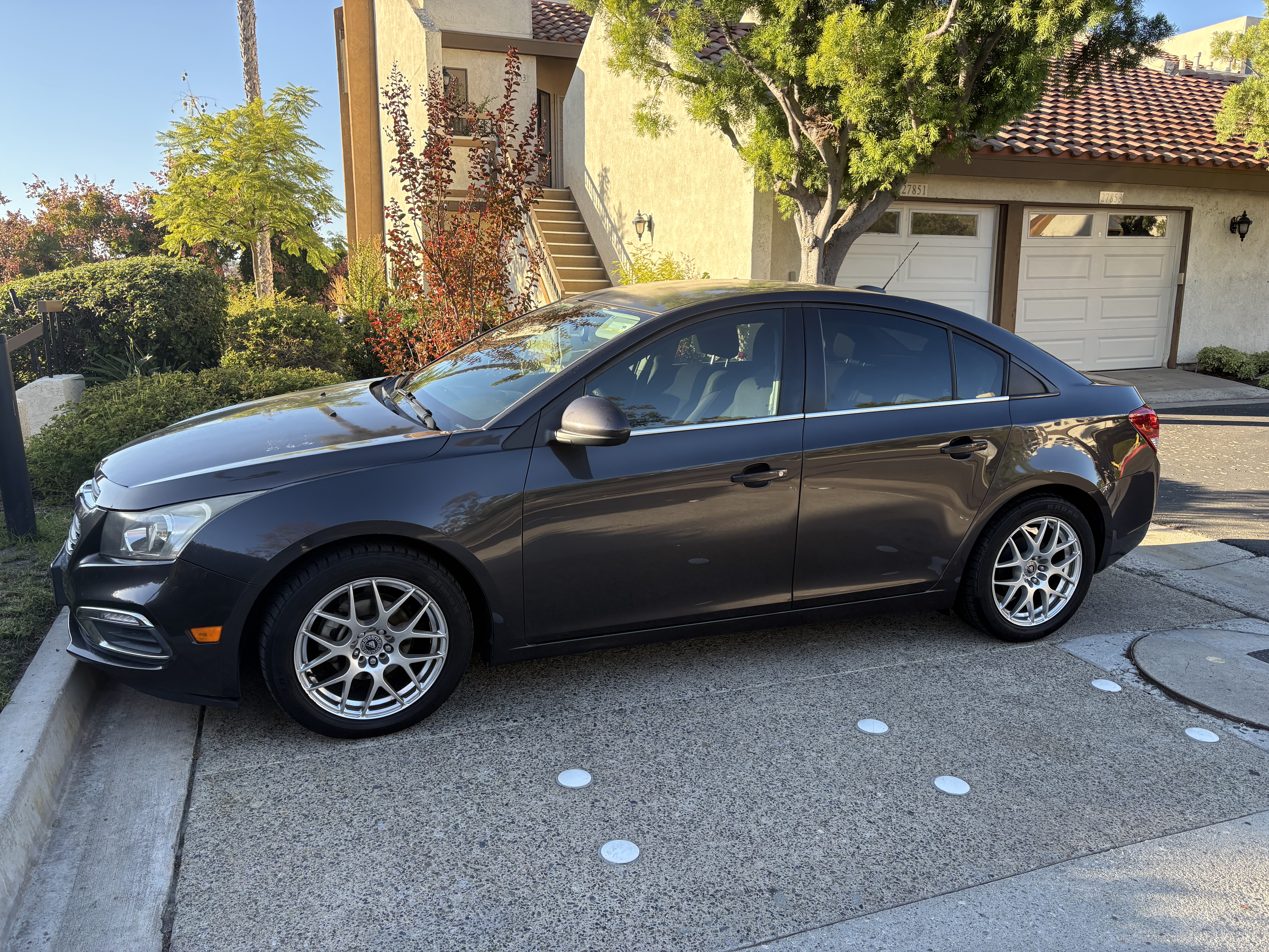 Used 2016 Chevrolet Cruze LT FWD image 1