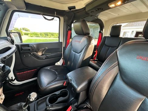 Used 2017 Jeep Wrangler Rubicon AWD/4WD image 8