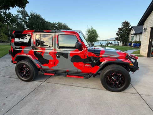 Used 2022 Jeep Wrangler Unlimited Sahara w/ LED Lighting Group image 4