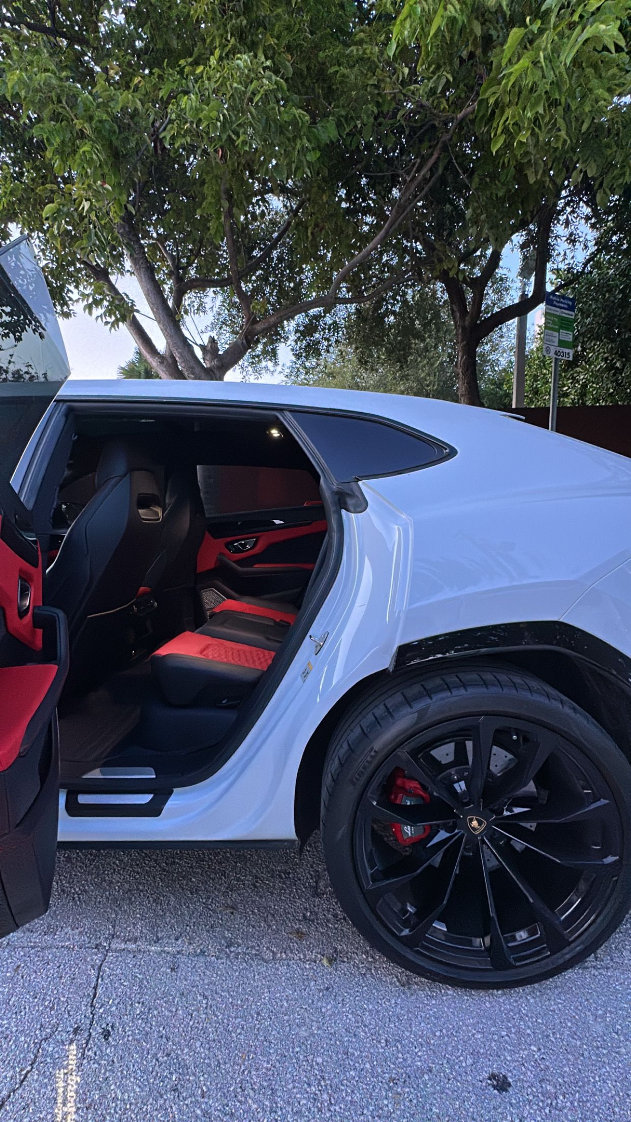 Used 2022 Lamborghini Urus AWD/4WD image 8