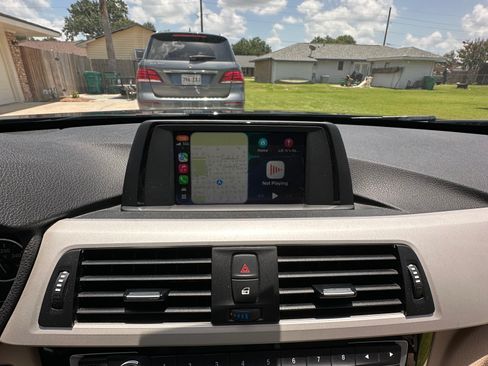 Used 2018 BMW 320i Sedan RWD image 16