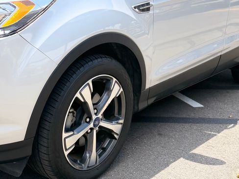 Used 2018 Ford Escape SEL w/ Ford Safe & Smart Package FWD image 5