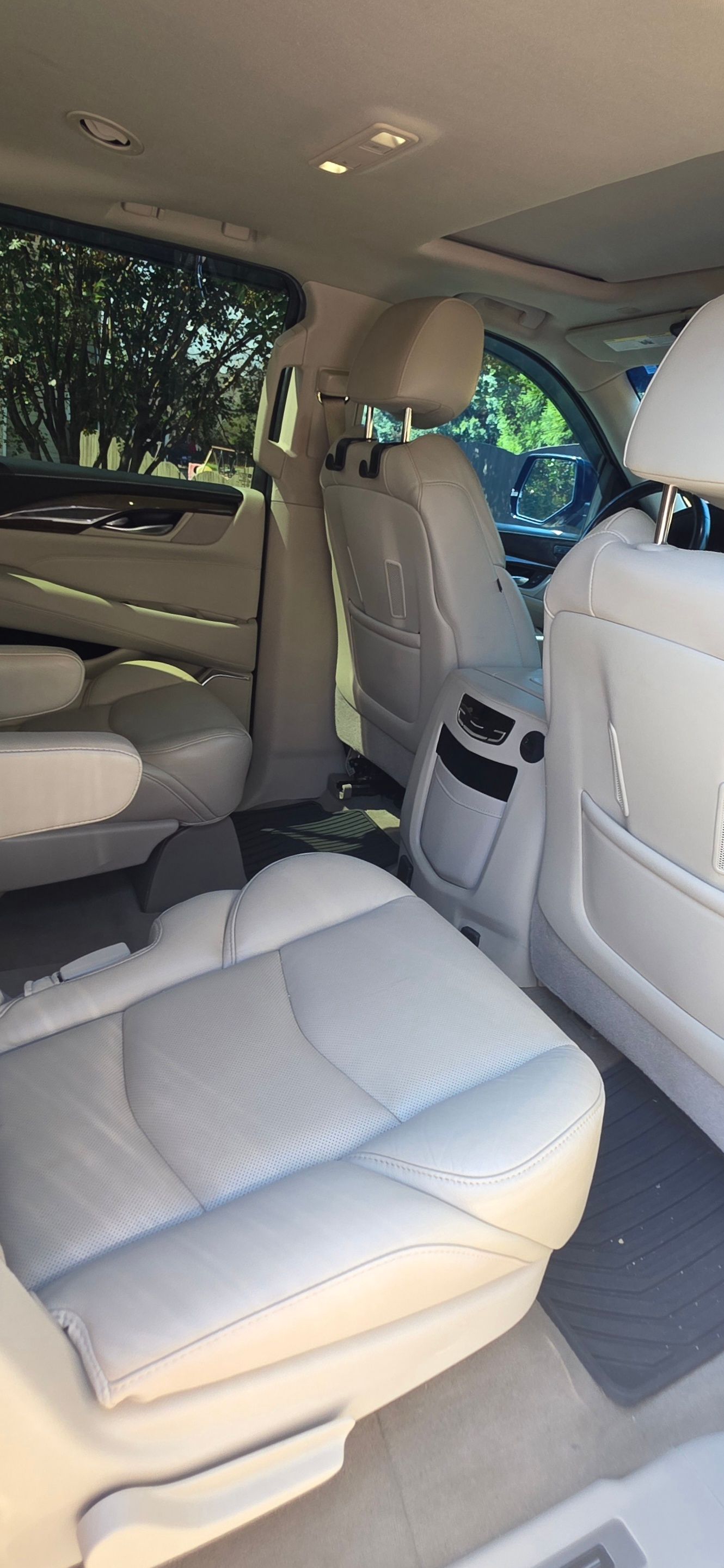 Used 2018 Cadillac Escalade ESV Luxury AWD/4WD image 12