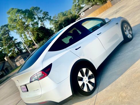 Used 2021 Tesla Model Y Long Range AWD/4WD image 8