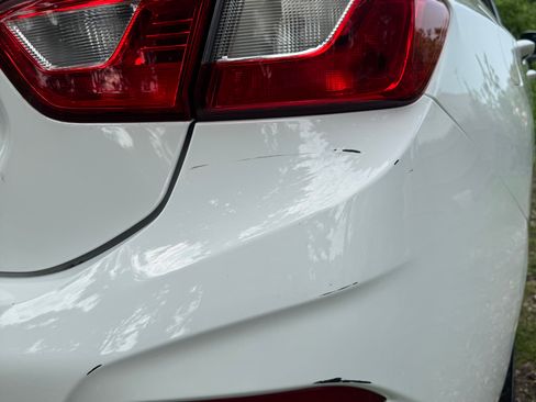 Used 2018 Chevrolet Cruze LT w/ Convenience Package FWD image 11