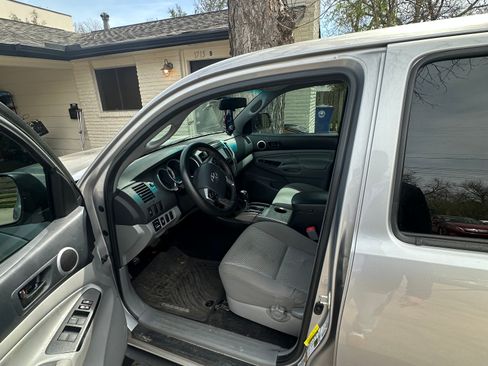 Used 2014 Toyota Tacoma PreRunner w/ SR5 Package image 11