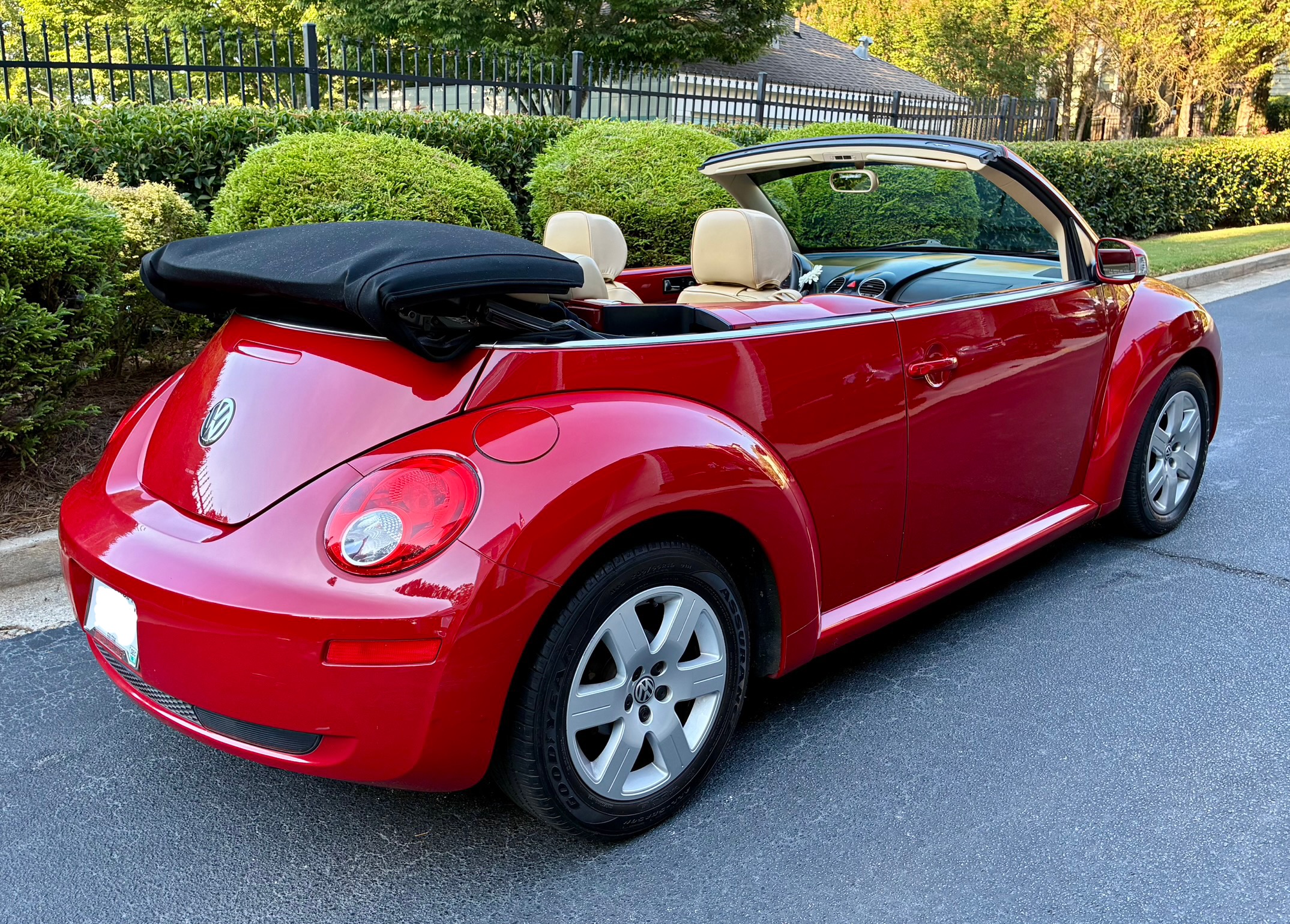 Used 2007 Volkswagen Beetle Convertible w/ Package 1 FWD image 11