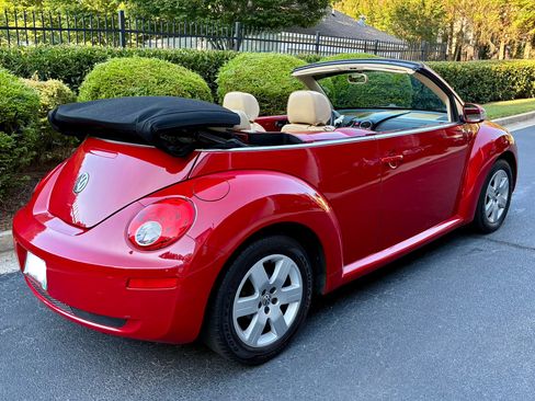 Used 2007 Volkswagen Beetle Convertible w/ Package 1 FWD image 11