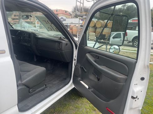 Used 2004 Chevrolet Silverado 3500 2WD Regular Cab image 6