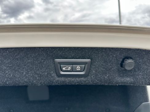 Used 2019 BMW 530e w/ M Sport Package RWD image 11