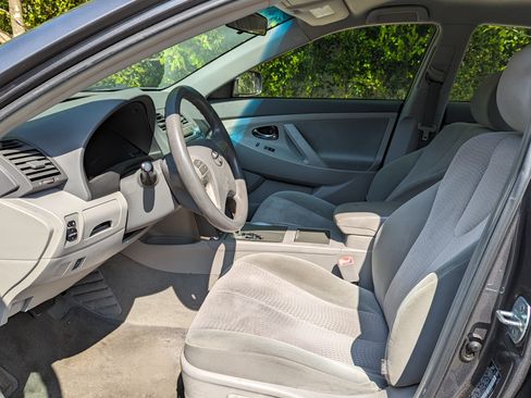 Used 2011 Toyota Camry LE image 13