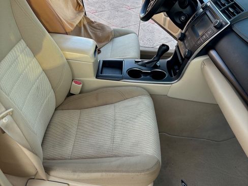 Used 2015 Toyota Camry LE image 5