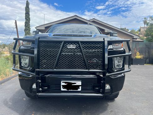 Used 2022 Chevrolet Silverado 2500 LT w/ Midnight Edition AWD/4WD image 2