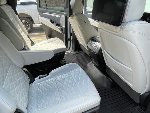 Used 2026 Cadillac Escalade V AWD/4WD image 19