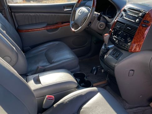 Used 2006 Toyota Sienna XLE Limited image 15